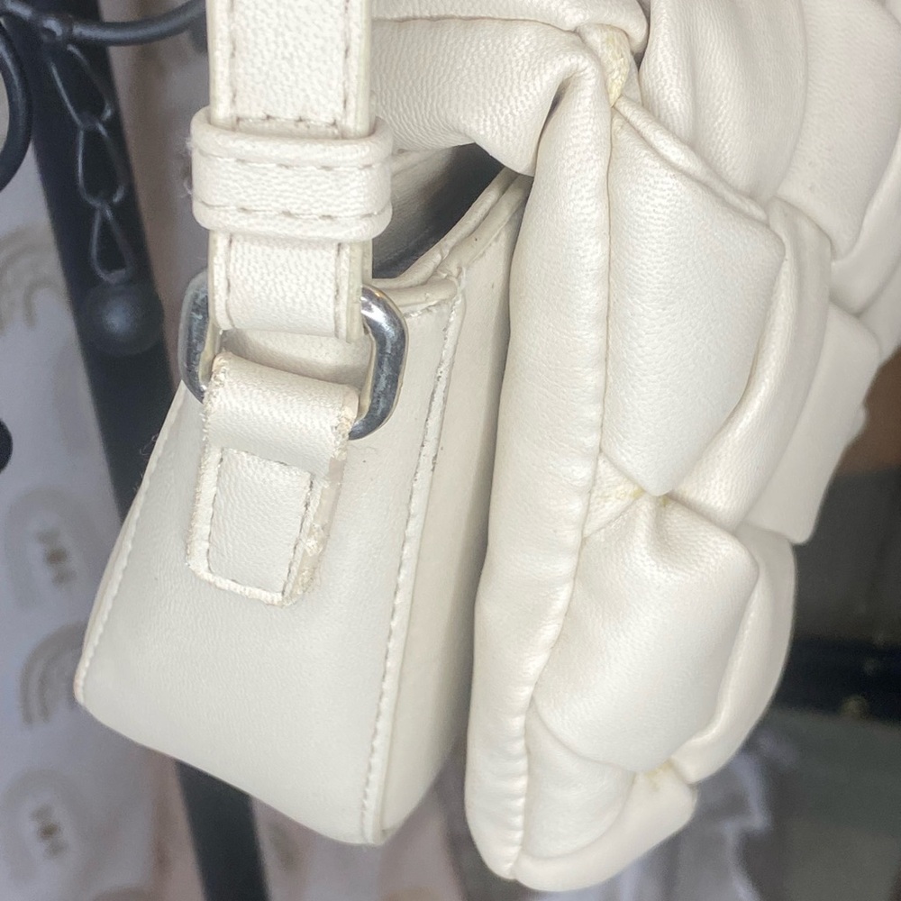 Elegant Cream Quilted Crossbody Bag with Gold Chain - Picture 2 of 13